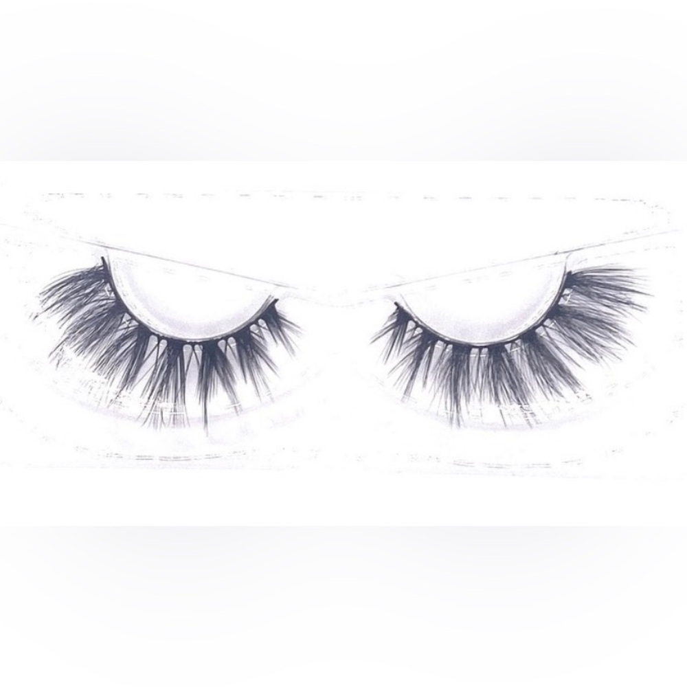Voluminous Black False Eyelashes - Style “Softie”